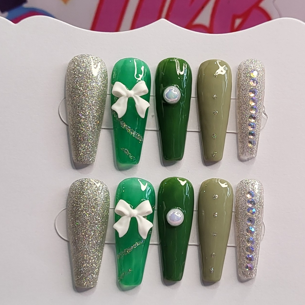 💋Press On Nails - Green and Silver Shimmer with Ribbons and Rhinestones